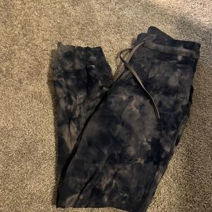 Lululemon joggers size 4.